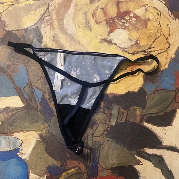 G String - Picture 2 of 4